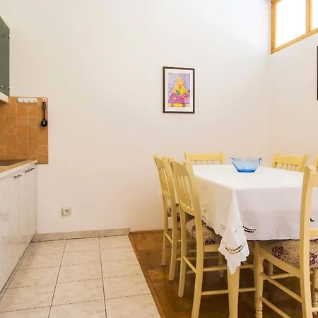 Fuer 4 Personen 1 Kind Ca 45 M In Pula, Istrien Und Umgebung * Pula