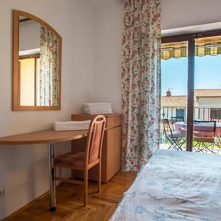 Fuer 4 Personen 1 Kind Ca 45 M In Pula, Istrien Und Umgebung * Pula