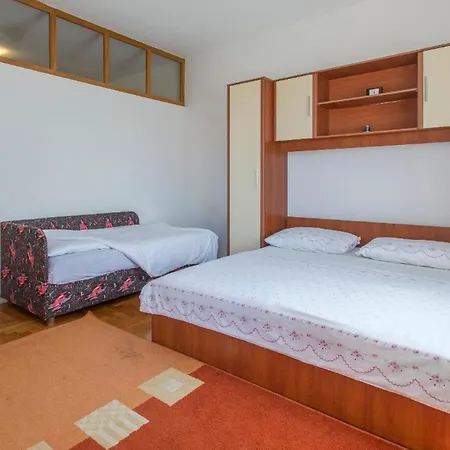 Apartamento Fuer 4 Personen 1 Kind Ca 45 M In Pula, Istrien Und Umgebung *